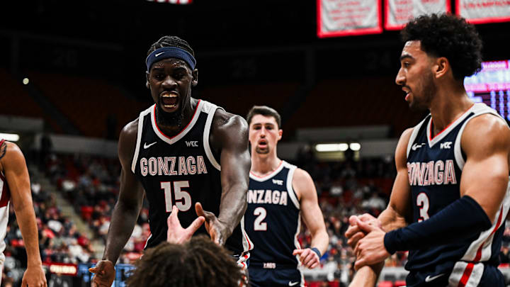 Gonzaga Bulldogs forward Graham Ike (15).