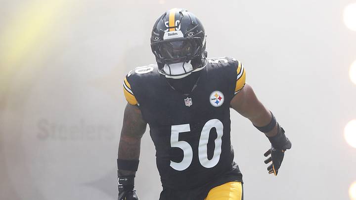 Sep 22, 2024; Pittsburgh, Pennsylvania, USA; Pittsburgh Steelers linebacker Elandon Roberts (50) reacts as he takes the field against the Los Angeles Chargers at Acrisure Stadium. Mandatory Credit: Charles LeClaire-Imagn Images Sep 22, 2024; Pittsburgh, Pennsylvania, USA; Pittsburgh Steelers linebacker Elandon Roberts (50) reacts as he takes the field against the Los Angeles Chargers at Acrisure Stadium. Mandatory Credit: Charles LeClaire-Imagn Images