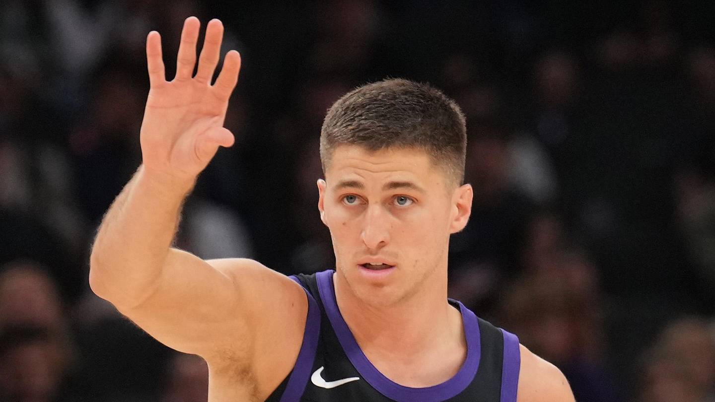 Collin Gillespie helps Lakers avoid overpaying Luke Kennard