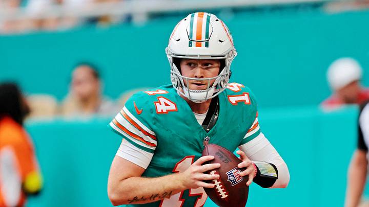 Dec 21, 2025; Miami Gardens, Florida, USA; Miami Dolphins quarterback Quinn Ewers (14) runs the ball during the fourth quarter against the Cincinnati Bengals at Hard Rock Stadium. Mandatory Credit: Sam Navarro-Imagn Images Dec 21, 2025; Miami Gardens, Florida, USA; Miami Dolphins quarterback Quinn Ewers (14) runs the ball during the fourth quarter against the Cincinnati Bengals at Hard Rock Stadium. Mandatory Credit: Sam Navarro-Imagn Images
