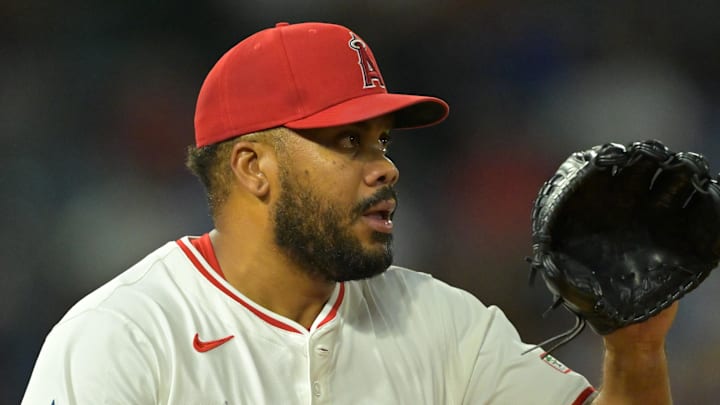Jul 28, 2025; Anaheim, California, USA; Los Angeles Angels relief pitcher Kenley Jansen (74) earns a save against the Texas Rangers in the ninth inning at Angel Stadium. Jul 28, 2025; Anaheim, California, USA; Los Angeles Angels relief pitcher Kenley Jansen (74) earns a save against the Texas Rangers in the ninth inning at Angel Stadium.