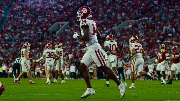 Oklahoma wide receiver Elijah Thomas competes against Alabama. Oklahoma wide receiver Elijah Thomas competes against Alabama.