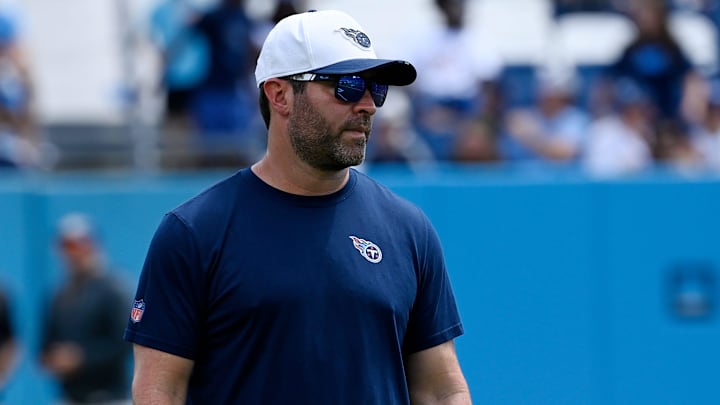 Tennessee Titans head coach Brian Callahan watches his players warm up during “Back Together Weekend” training camp practice at Nissan Stadium Saturday, July 26, 2025, in Nashville, Tenn.