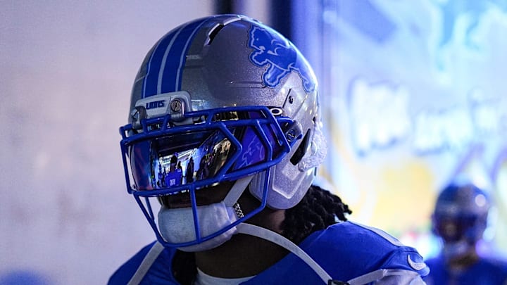 Detroit Lions running back Jahmyr Gibbs (0) gets ready for warmup ahead of the Minnesota Vikings 