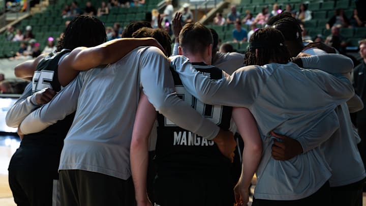 Mar 15, 2026; Cedar Park, Texas, USA; Austin Spurs guard Kyle Mangas (20) huddles with his teammates prior to a game against the Stockton Kings at H-E-B Center at Cedar Park. Mar 15, 2026; Cedar Park, Texas, USA; Austin Spurs guard Kyle Mangas (20) huddles with his teammates prior to a game against the Stockton Kings at H-E-B Center at Cedar Park.