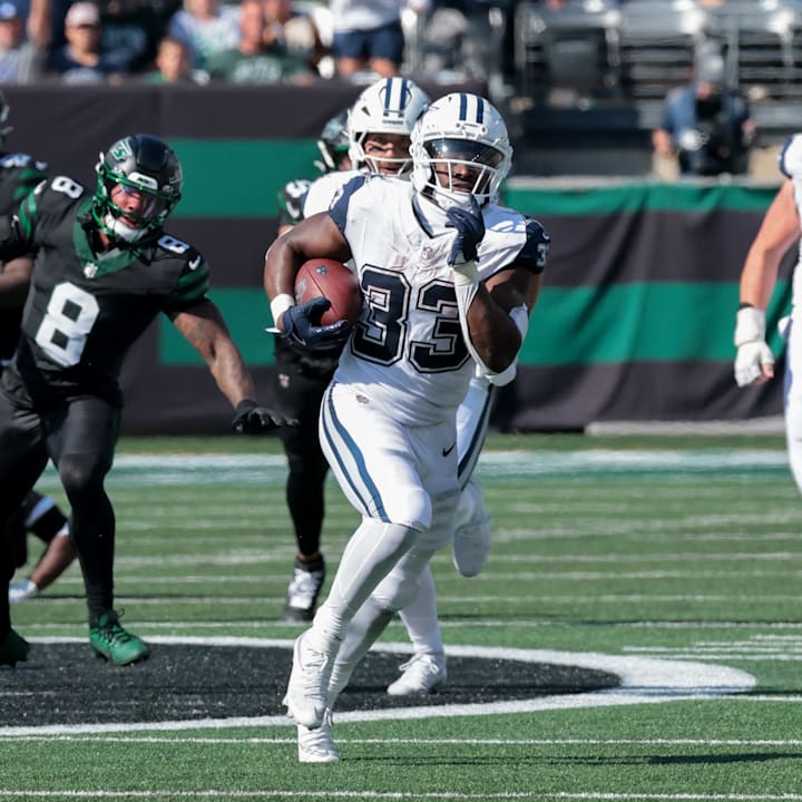 Dallas Cowboys running back Javonte Williams carries the ball against the New York Jets at MetLife Stadium.
