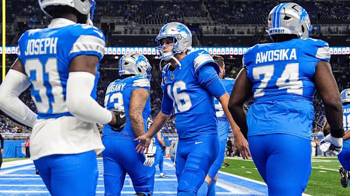 Detroit Lions quarterback Jared Goff (16) shakes hands with teammates during warm up against Chicago Bears Detroit Lions quarterback Jared Goff (16) shakes hands with teammates during warm up against Chicago Bears
