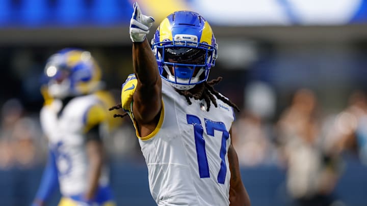 Los Angeles Rams wide receiver Davante Adams (17) Los Angeles Rams wide receiver Davante Adams (17)