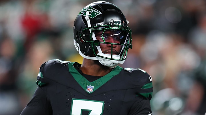 Oct 31, 2024; East Rutherford, New Jersey, USA; New York Jets defensive end Haason Reddick (7) looks on during pregame warmups for their game against the Houston Texans at MetLife Stadium. Mandatory Credit: Ed Mulholland-Imagn Images Oct 31, 2024; East Rutherford, New Jersey, USA; New York Jets defensive end Haason Reddick (7) looks on during pregame warmups for their game against the Houston Texans at MetLife Stadium. Mandatory Credit: Ed Mulholland-Imagn Images