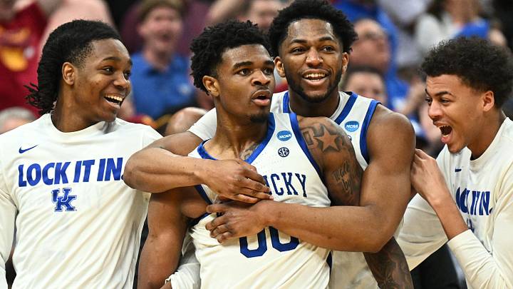 Mar 20, 2026; St. Louis, MO, USA; Kentucky Wildcats guard Otega Oweh (00) celebrates with teammates after shooting a three point basket to tie the game against the Santa Clara Broncos as time expired in the second half of a first round game of the men's 2026 NCAA Tournament at Enterprise Center. Mandatory Credit: Jeff Le-Imagn Images