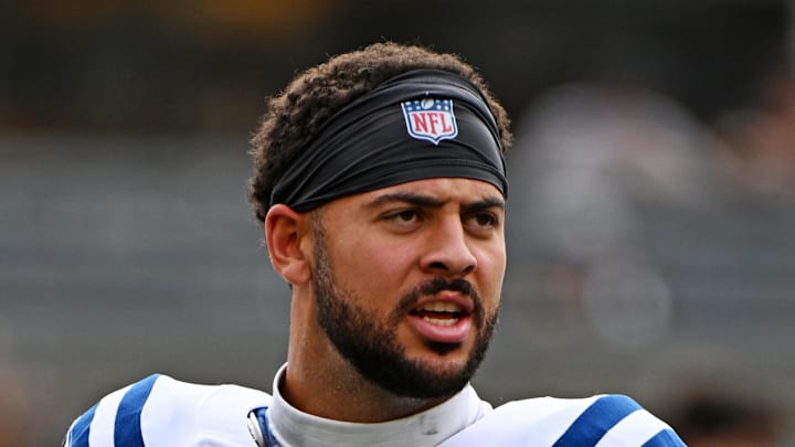 Former Indianapolis Colts wide receiver Michael Pittman Jr. warms up