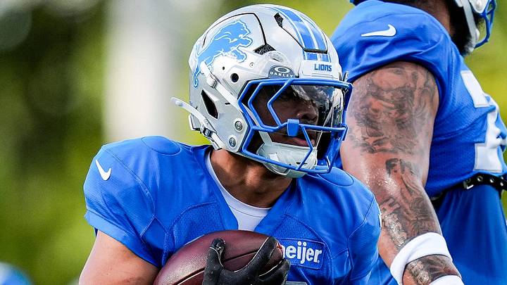 Detroit Lions running back Sione Vaki (33) practices during training camp Detroit Lions running back Sione Vaki (33) practices during training camp