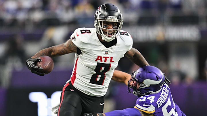 Dec 8, 2024; Minneapolis, Minnesota, USA; Atlanta Falcons tight end Kyle Pitts (8) gets yards after the catch as Minnesota Vikings linebacker Kamu Grugier-Hill (54) attempts to make the tackle during the fourth quarter at U.S. Bank Stadium. Mandatory Credit: Jeffrey Becker-Imagn Images Dec 8, 2024; Minneapolis, Minnesota, USA; Atlanta Falcons tight end Kyle Pitts (8) gets yards after the catch as Minnesota Vikings linebacker Kamu Grugier-Hill (54) attempts to make the tackle during the fourth quarter at U.S. Bank Stadium. Mandatory Credit: Jeffrey Becker-Imagn Images