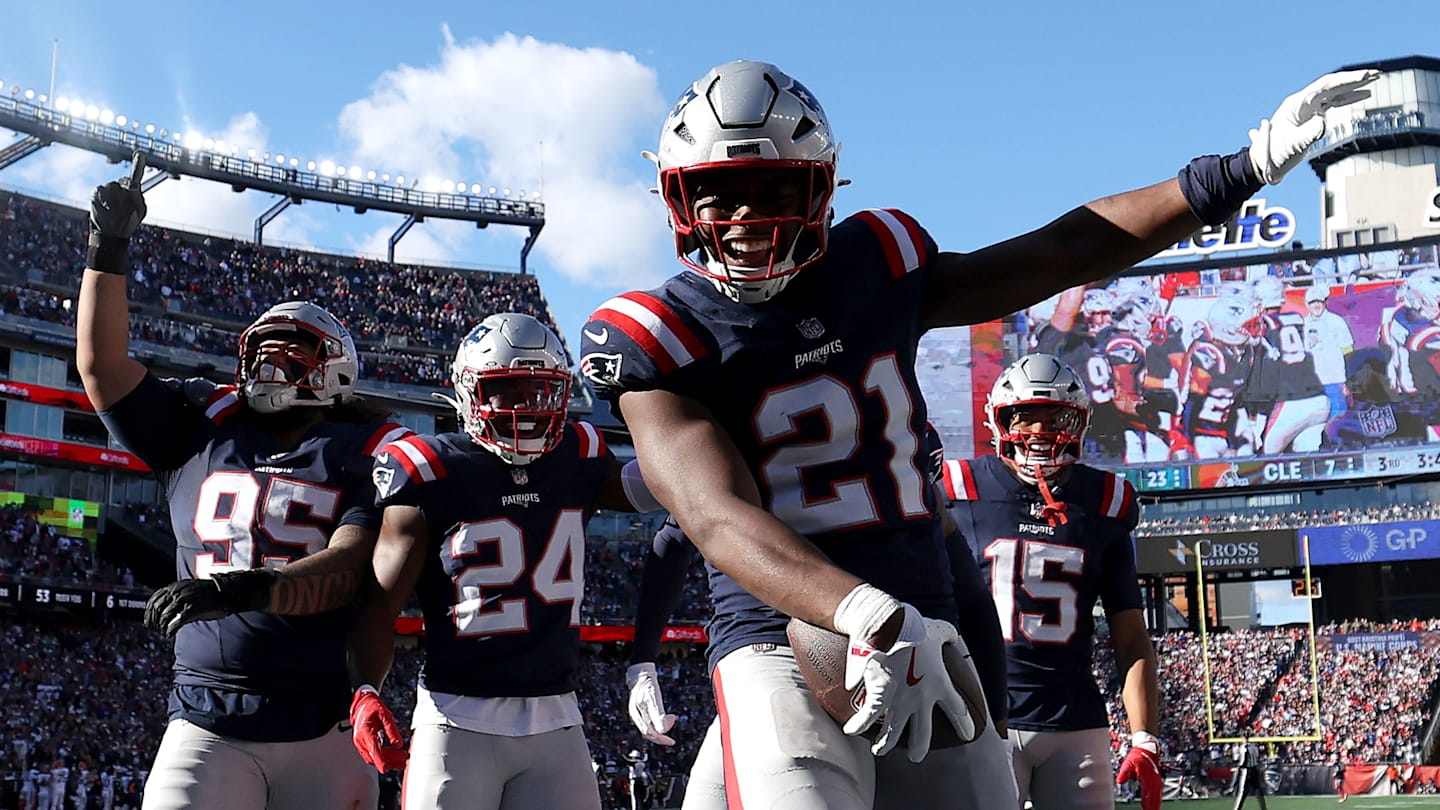 Patriots defender just stole the starting job from veteran in Week 8