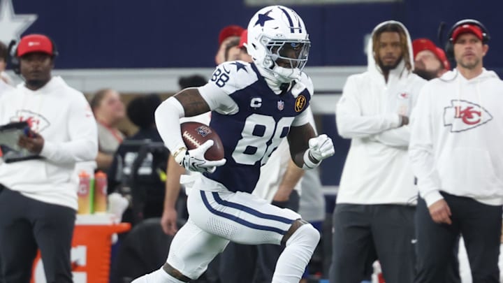 Dallas Cowboys wide receiver CeeDee Lamb runs after a catch against the Kansas City Chiefs. Dallas Cowboys wide receiver CeeDee Lamb runs after a catch against the Kansas City Chiefs.