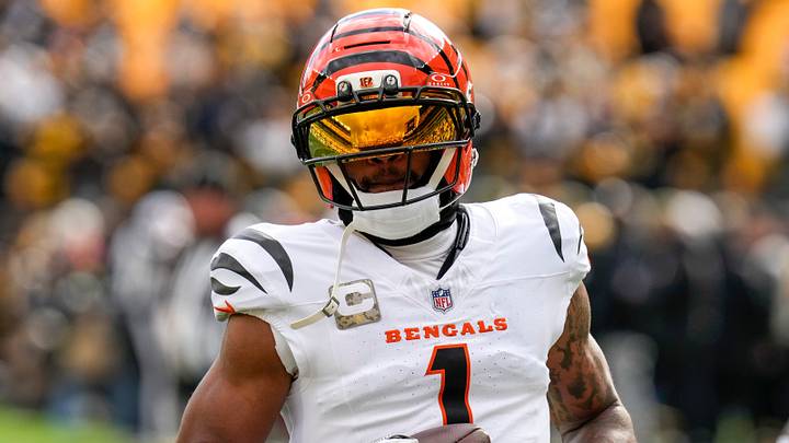 Cincinnati Bengals wide receiver Ja'Marr Chase (1) runs warm-ups before the first quarter of the NFL Week 11 game between the Pittsburgh Steelers and the Cincinnati Bengals at Acrisure Stadium. Cincinnati Bengals wide receiver Ja'Marr Chase (1) runs warm-ups before the first quarter of the NFL Week 11 game between the Pittsburgh Steelers and the Cincinnati Bengals at Acrisure Stadium.