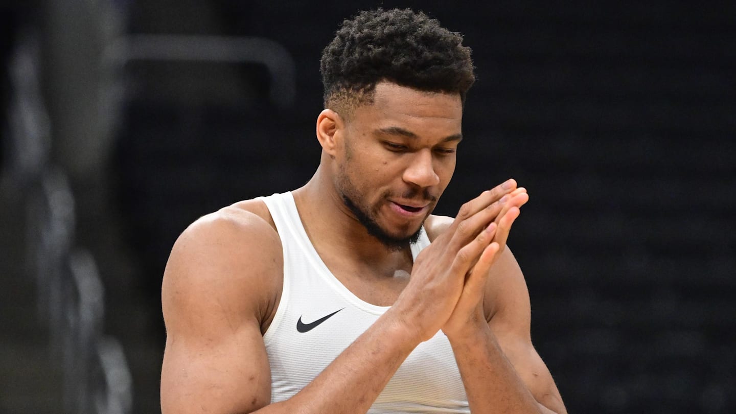 Report: Suns Did Not Pursue Blockbuster Trade Last Season