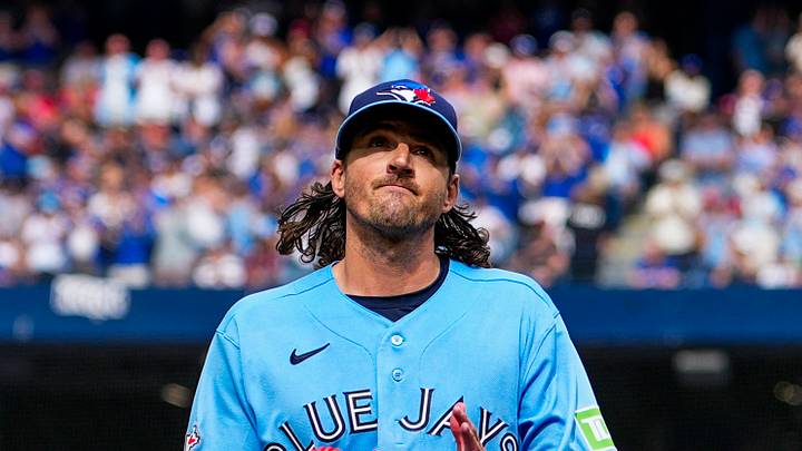 Aug 1, 2026; Toronto, Ontario, CAN;  Toronto Blue Jays pitcher Kevin Gausman (34) applauds the fans after being taken out of the game during the sixth inning against the St. Louis Cardinals at Rogers Centre. Mandatory Credit: Kevin Sousa-Imagn Images