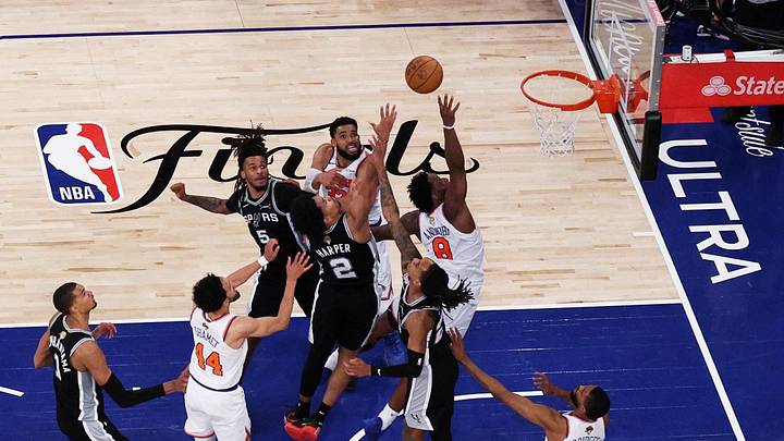 Knicks forward OG Anunoby makes a game-winning tip-in against the Spurs in Game 4 of the 2026 NBA Finals.