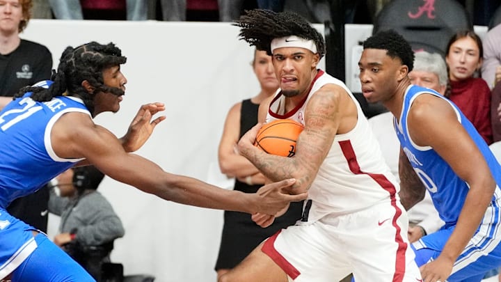 Jan 3, 2026; Tuscaloosa, AL, USA; Alabama forward Amari Allen (5) grabs a rebound between Kentucky forward Jayden Quaintance (21) and Kentucky guard Otega Oweh (00) at Coleman Coliseum. Mandatory Credit: Gary Cosby Jr.-Tuscaloosa News
