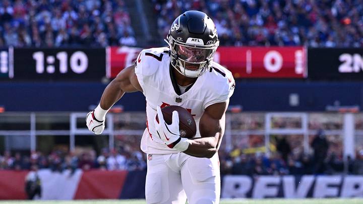 Atlanta Falcons running back Bijan Robinson (7) runs the ball during the first half against the New England Patriots at Gillette Stadium. Atlanta Falcons running back Bijan Robinson (7) runs the ball during the first half against the New England Patriots at Gillette Stadium.