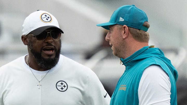 Steelers Head Coach Mike Tomlin, left and Jaguars Head Coach Liam Coen talks before the first preseason game where the Jacksonville Jaguars hosted the Pittsburgh Steelers Saturday Aug. 9, 2025, at EverBank Stadium in Jacksonville, Fla. [Doug Engle/Florida Times-Union]