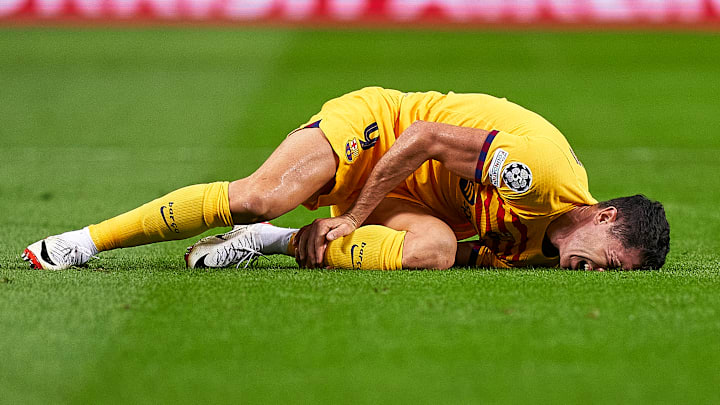 Robert Lewandowski salió lesionado del partido ante el Porto