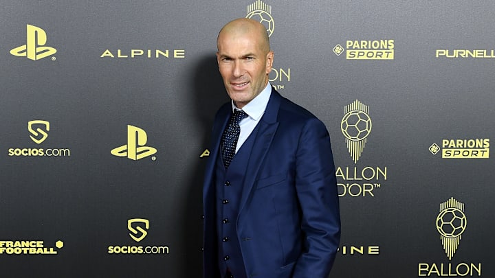 Zinédine Zidane n'entraîne plus depuis 2 ans. Zinédine Zidane n'entraîne plus depuis 2 ans.