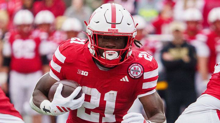 Oct 25, 2025; Lincoln, Nebraska, USA; Nebraska Cornhuskers running back Emmett Johnson (21) runs the ball against the Northwestern Wildcats during the first quarter at Memorial Stadium. Mandatory Credit: Dylan Widger-Imagn Images Oct 25, 2025; Lincoln, Nebraska, USA; Nebraska Cornhuskers running back Emmett Johnson (21) runs the ball against the Northwestern Wildcats during the first quarter at Memorial Stadium. Mandatory Credit: Dylan Widger-Imagn Images