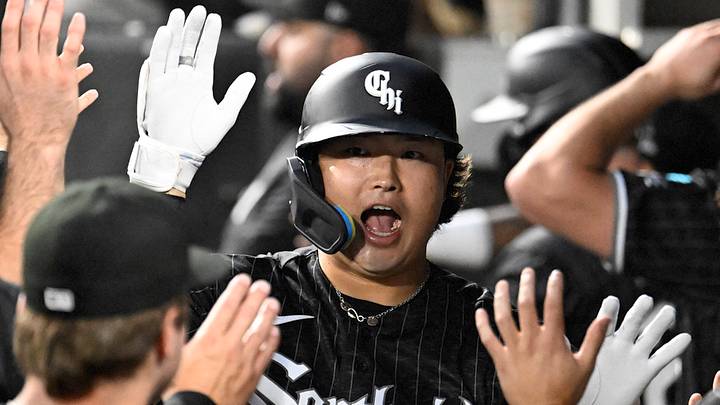 Sep 17, 2026; Chicago, Illinois, USA; Chicago White Sox first baseman Munetaka Murakami (5) celebrates with teammates in the dugout after his three run home run during the first inning against the Detroit Tigers at Rate Field. Mandatory Credit: Matt Marton-Imagn Images Sep 17, 2026; Chicago, Illinois, USA; Chicago White Sox first baseman Munetaka Murakami (5) celebrates with teammates in the dugout after his three run home run during the first inning against the Detroit Tigers at Rate Field. Mandatory Credit: Matt Marton-Imagn Images