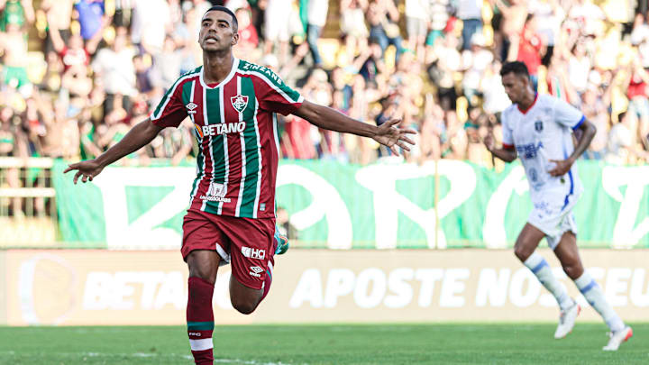 Alan saiu do banco e fechou a conta em Volta Redonda Alan saiu do banco e fechou a conta em Volta Redonda