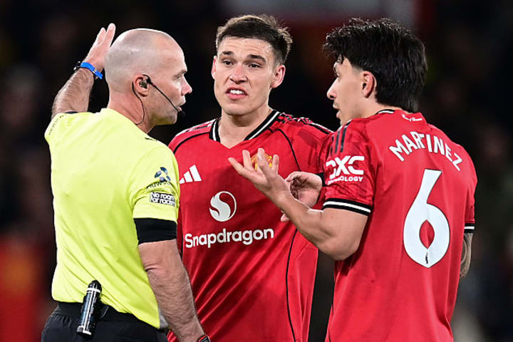 ลิซานโดร มาร์ติเนซ ถูกไล่ออกจากสนาม