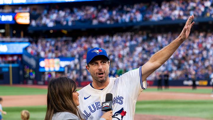 Sep 27, 2026; Toronto, Ontario, CAN;  Toronto Blue Jays pitcher Max Scherzer (31) salutes the fans after defeating the Cincinnati Reds at Rogers Centre.  Mandatory Credit: Kevin Sousa-Imagn Images
