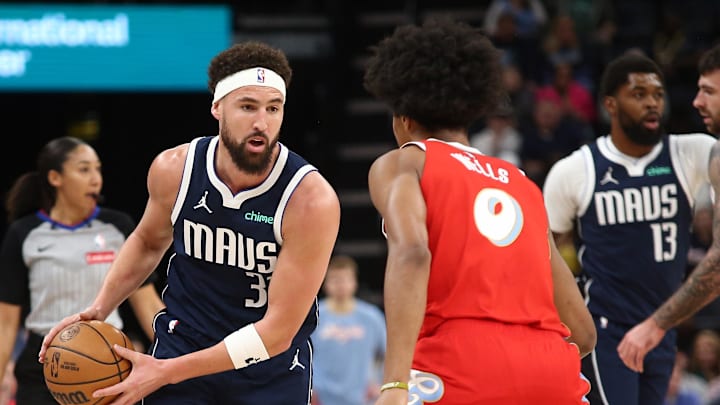Jan 6, 2025; Memphis, Tennessee, USA; Dallas Mavericks guard Klay Thompson (31) handles the ball as Memphis Grizzlies forward Jaylen Wells (0) defends during the first quarter at FedExForum. Mandatory Credit: Petre Thomas-Imagn Images Jan 6, 2025; Memphis, Tennessee, USA; Dallas Mavericks guard Klay Thompson (31) handles the ball as Memphis Grizzlies forward Jaylen Wells (0) defends during the first quarter at FedExForum. Mandatory Credit: Petre Thomas-Imagn Images