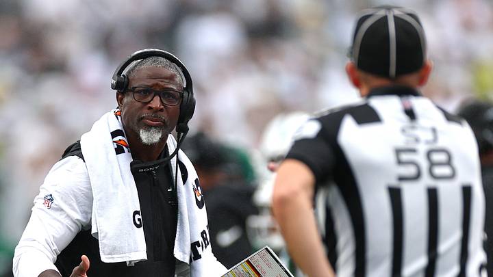 Sep 20, 2026; East Rutherford, New Jersey, USA; New York Jets head coach Aaron Glenn questions a call during the third quarter against the Green Bay Packers at MetLife Stadium. Mandatory Credit: Vincent Carchietta-Imagn Images Sep 20, 2026; East Rutherford, New Jersey, USA; New York Jets head coach Aaron Glenn questions a call during the third quarter against the Green Bay Packers at MetLife Stadium. Mandatory Credit: Vincent Carchietta-Imagn Images