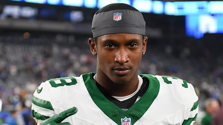 Aug 16, 2025; East Rutherford, New Jersey, USA; New York Jets running back Lawrance Toafili (38) gestures while walking off the field following a game against the New York Giants at MetLife Stadium. Mandatory Credit: Rich Barnes-Imagn Images Aug 16, 2025; East Rutherford, New Jersey, USA; New York Jets running back Lawrance Toafili (38) gestures while walking off the field following a game against the New York Giants at MetLife Stadium. Mandatory Credit: Rich Barnes-Imagn Images
