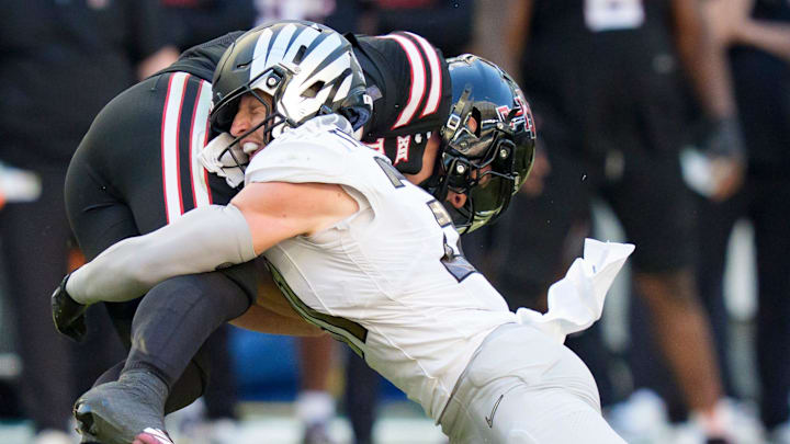 Oregon defensive back Dillon Thieneman