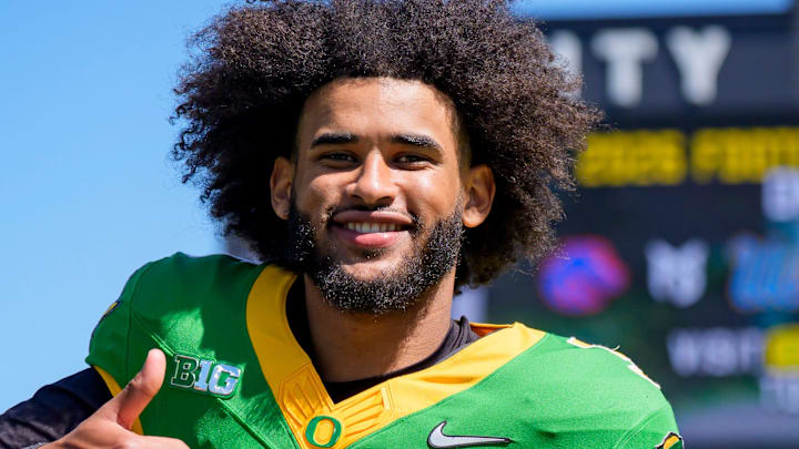 Oregon quarterback Dante Moore