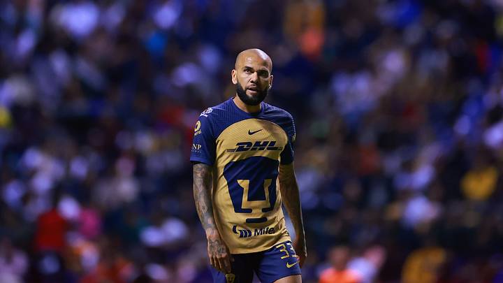 Dani Alves to stay with Pumas. 