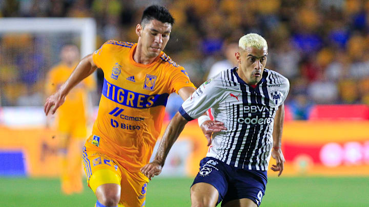 Jesús Angulo de Tigres y el argentino Germán Berterame de Rayados en la semifinal de Ida. Jesús Angulo de Tigres y el argentino Germán Berterame de Rayados en la semifinal de Ida.