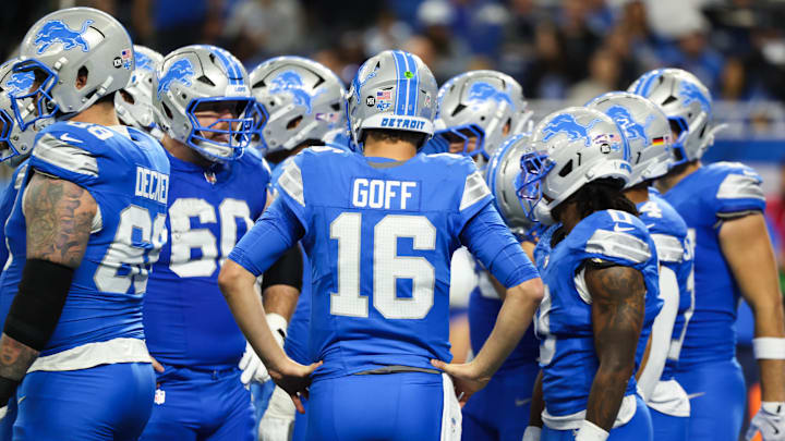 Detroit Lions quarterback Jared Goff (16) huddles with the team before a play against the Minnesota Vikings