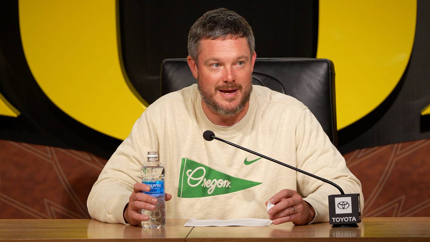 Oregon Coach Dan Lanning Explains Decision to Bench Brock Thomas