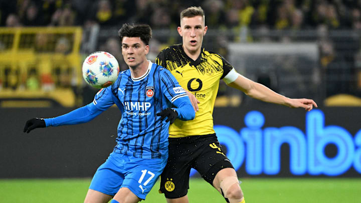 Nico Schlotterbeck im Einsatz gegen Heidenheim