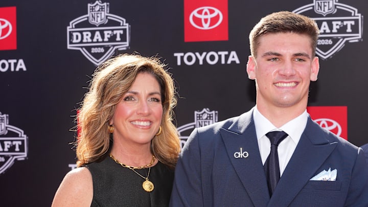 Alabama Crimson Tide quarterback Ty Simpson poses with his mom Julie