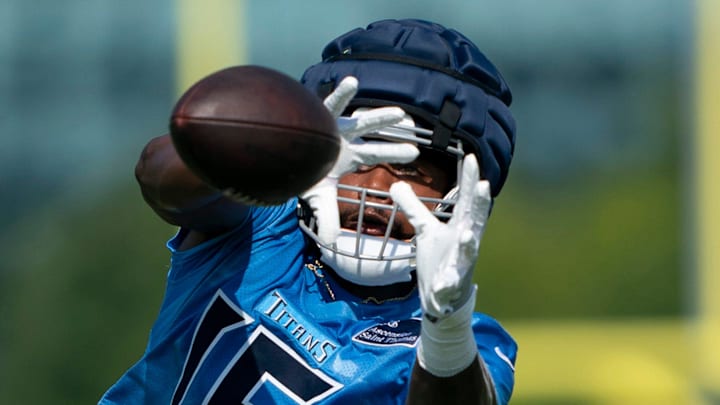 Tennessee Titans wide receiver Treylon Burks (16) makes a catch during the second day of training camp at Ascension Saint Thomas Sports Park in Nashville, Tenn.