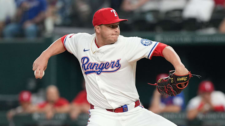 Jul 19, 2025; Arlington, Texas, USA; Texas Rangers relief pitcher Jacob Webb (71) delivers a pitch to the Detroit Tigers during the eighth inning at Globe Life Field. Jul 19, 2025; Arlington, Texas, USA; Texas Rangers relief pitcher Jacob Webb (71) delivers a pitch to the Detroit Tigers during the eighth inning at Globe Life Field.