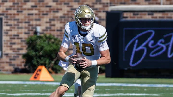 Oct 18, 2025; Durham, North Carolina, USA; Georgia Tech Yellow Jackets quarterback Haynes King (10) runs with the ball during the first half of the game against Duke Blue Devils at Wallace Wade Stadium. Mandatory Credit: Jaylynn Nash-Imagn Images Oct 18, 2025; Durham, North Carolina, USA; Georgia Tech Yellow Jackets quarterback Haynes King (10) runs with the ball during the first half of the game against Duke Blue Devils at Wallace Wade Stadium. Mandatory Credit: Jaylynn Nash-Imagn Images