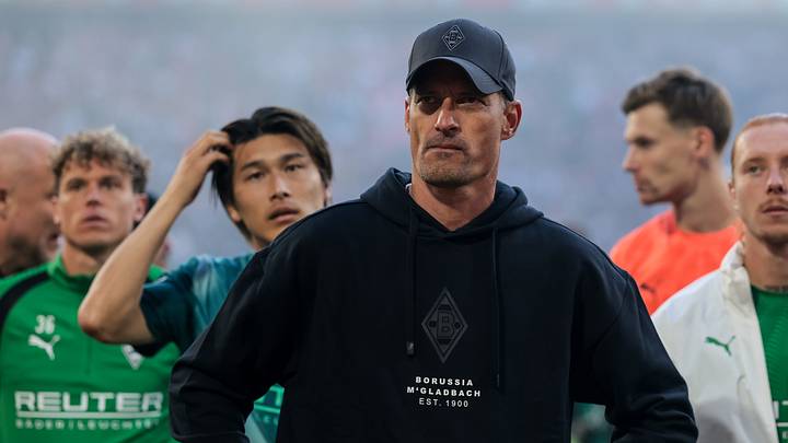 Gladbach-Trainer Alexander Blessin vor seinem Team