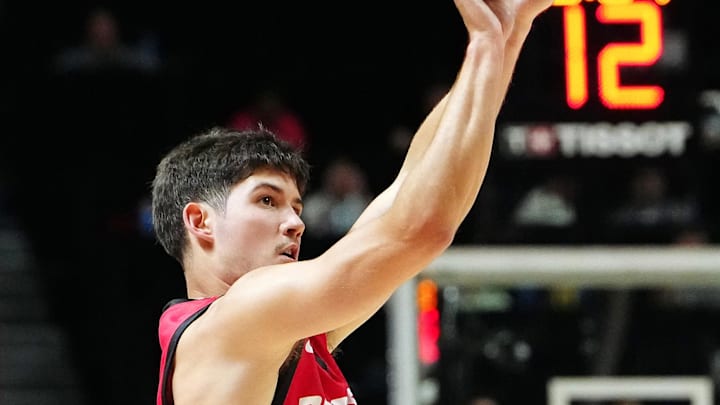 Jul 14, 2024; Las Vegas, NV, USA; Houston Rockets guard Reed Sheppard (15) shoots against the Washington Wizards during the third quarter at Thomas & Mack Center. Mandatory Credit: Stephen R. Sylvanie-Imagn Images Jul 14, 2024; Las Vegas, NV, USA; Houston Rockets guard Reed Sheppard (15) shoots against the Washington Wizards during the third quarter at Thomas & Mack Center. Mandatory Credit: Stephen R. Sylvanie-Imagn Images