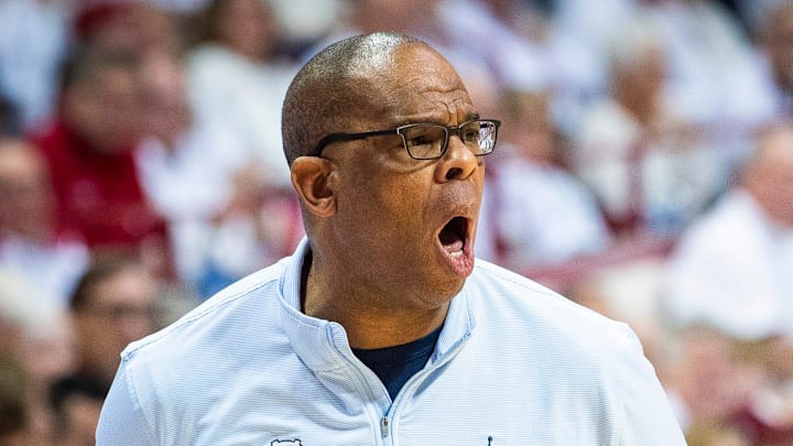North Carolina Head Coach Hubert Davis instructs his team during the Indiana versus North Carolina men's basketball game at Simon Skjodt Assembly Hall on Wednesday, Nov. 30, 2022.

Iu Nc 1h Hubert Davis
